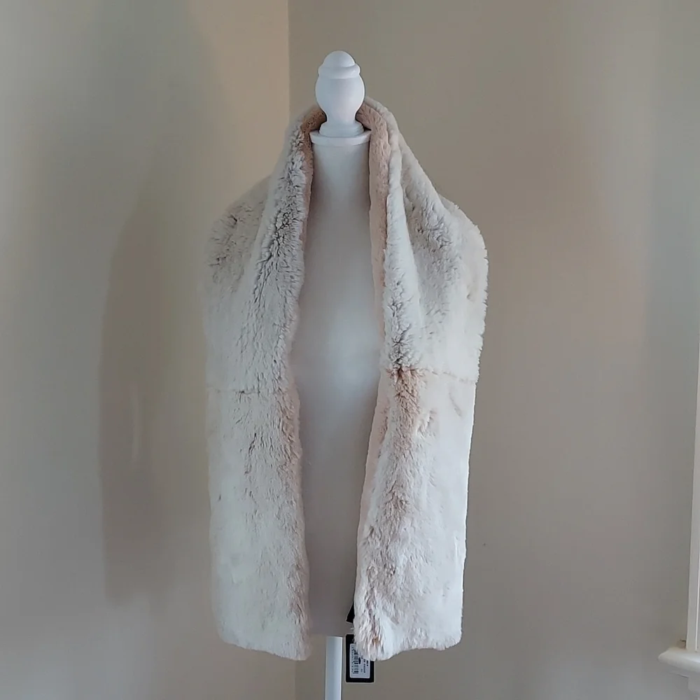 NWT Maje‎ Womens Cream/Blush Faux Fur Stole/Scarf/Wrap One Size